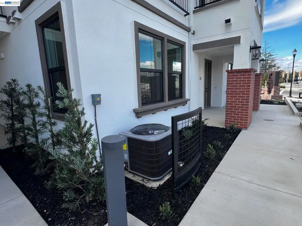 Residential Lease for rent at 218 Church St, Livermore, CA featuring 1 bed and 1 bath