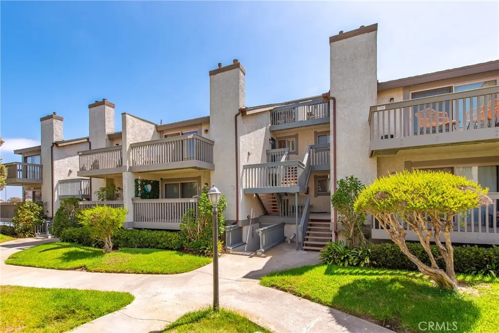 Townhouse for sale at 3142 Sunset Lane, Oxnard, CA featuring 2 beds and 2 baths