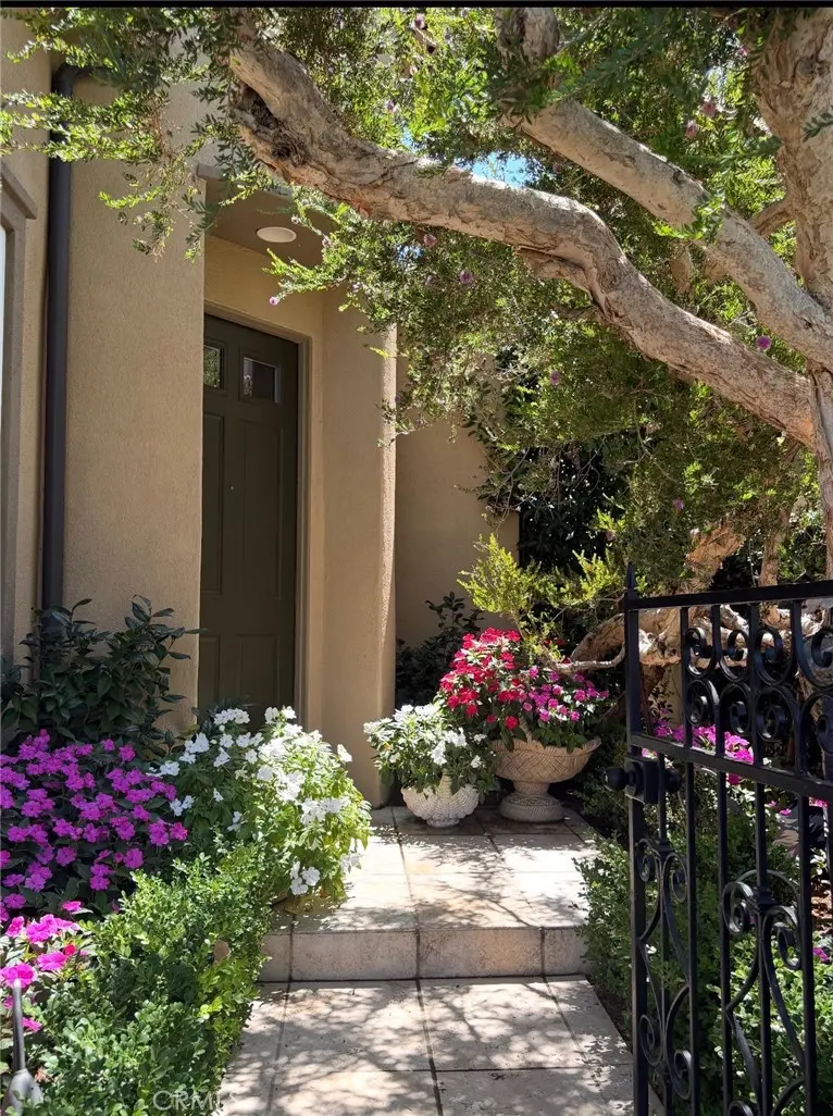 Residential Lease for rent at 70 Passage, Irvine, Orange County, CA featuring 4 beds and 4 baths