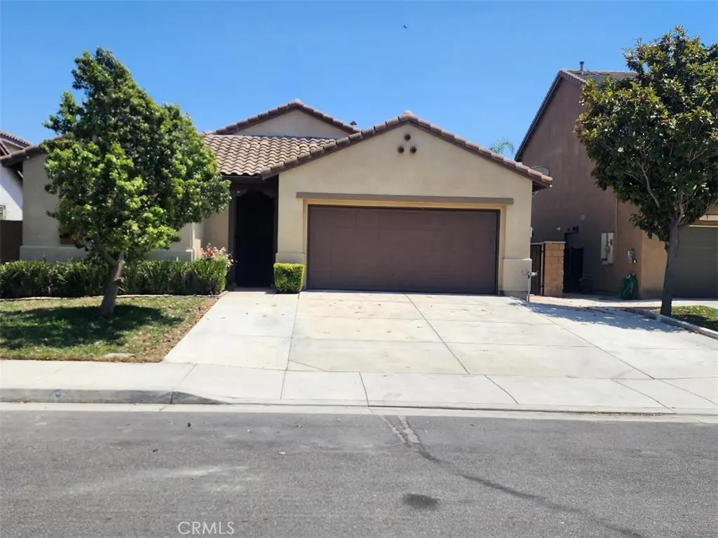 Residential Lease for rent at 5492 Harmony, Eastvale, Riverside County, CA featuring 3 beds and 2 baths