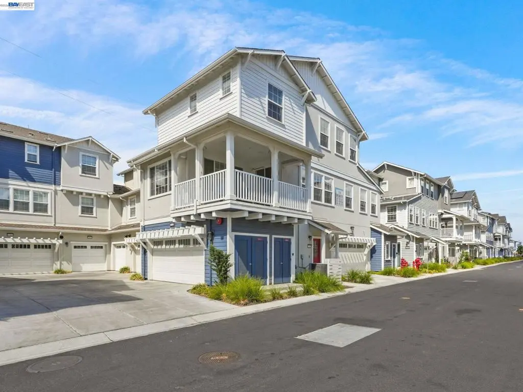 Condominium for sale at 37613 Salt Grass Rd, Newark, CA featuring 2 beds and 3 baths