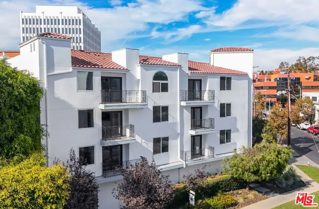 11675 Darlington Avenue 103, Los Angeles, CA — listing photo 1