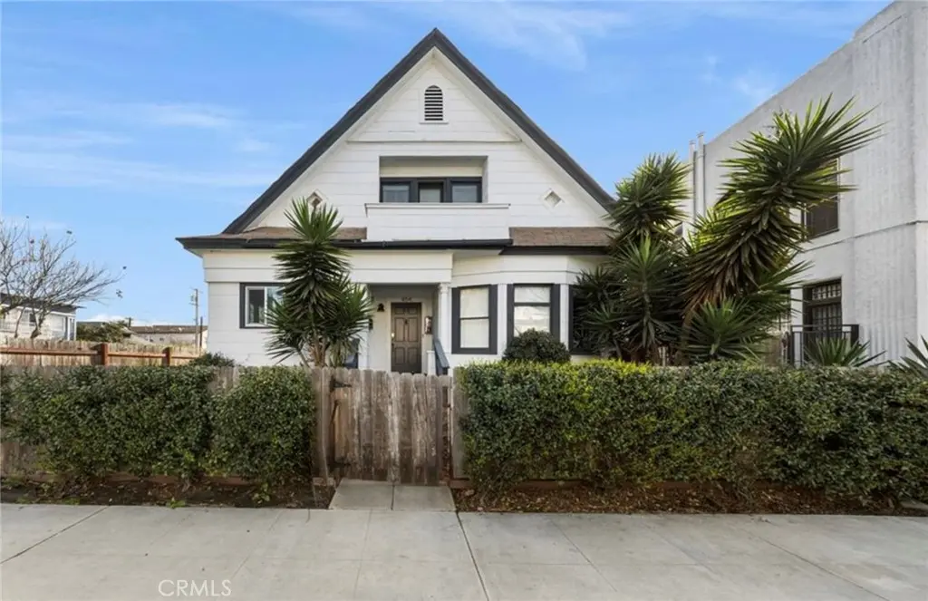 Apartment for rent at 455 Linden, Long Beach, CA featuring 1 bed and 1 bath