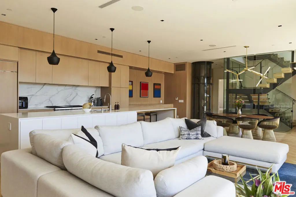 Single Family Residence for rent at 8455 Franklin Avenue, Los Angeles, CA featuring 4 beds and 6 baths