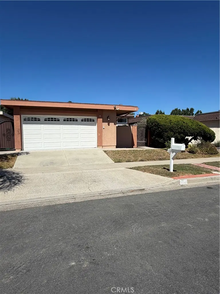 Residential Lease for rent at 7 Norton, Irvine, Orange County, CA featuring 3 beds and 2 baths