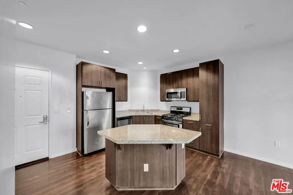 1408 W WASHINGTON Boulevard 204, Los Angeles, CA — listing photo 1