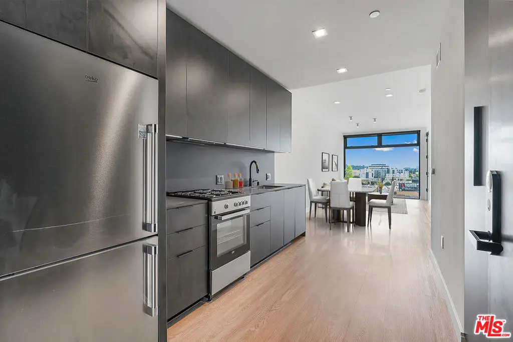 Condominium for rent at 3688 Overland Avenue 522, Los Angeles, CA featuring 1 bed and 1 bath