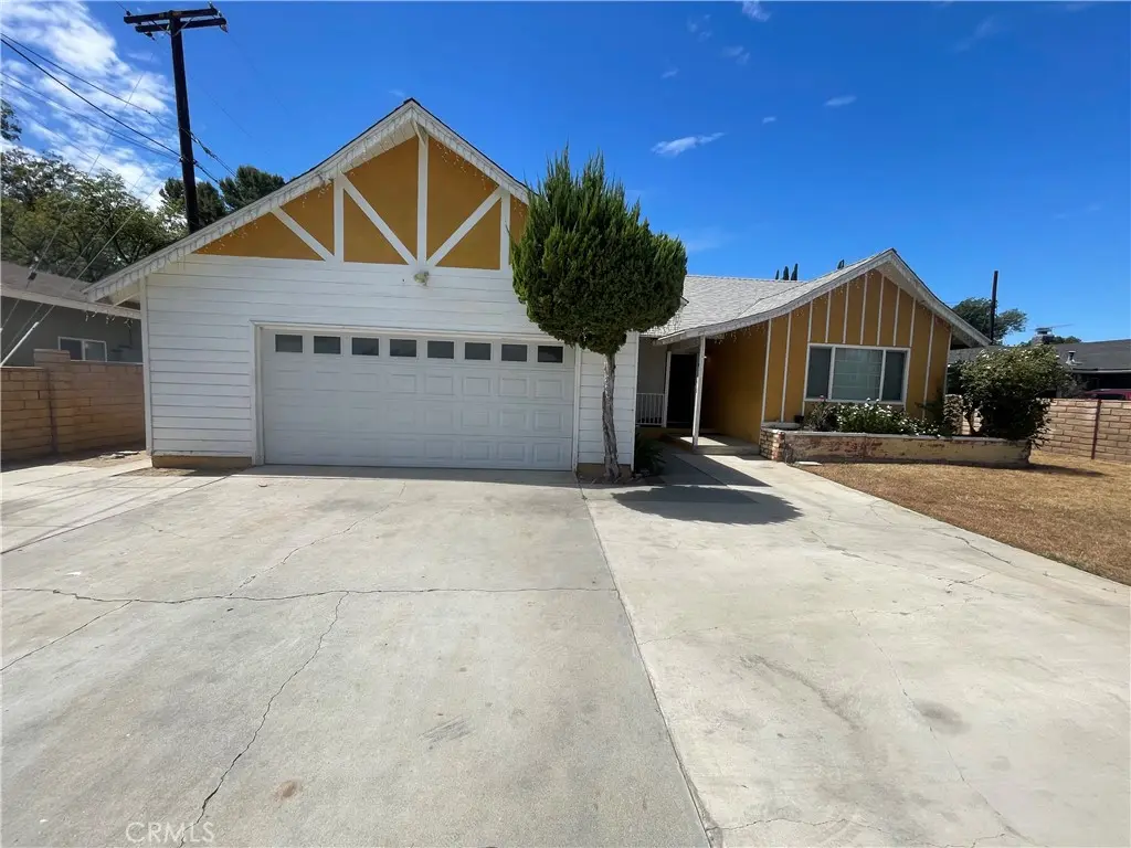 Residential Lease for rent at 6175 Streeter, Riverside, Riverside County, CA featuring 4 beds and 2 baths