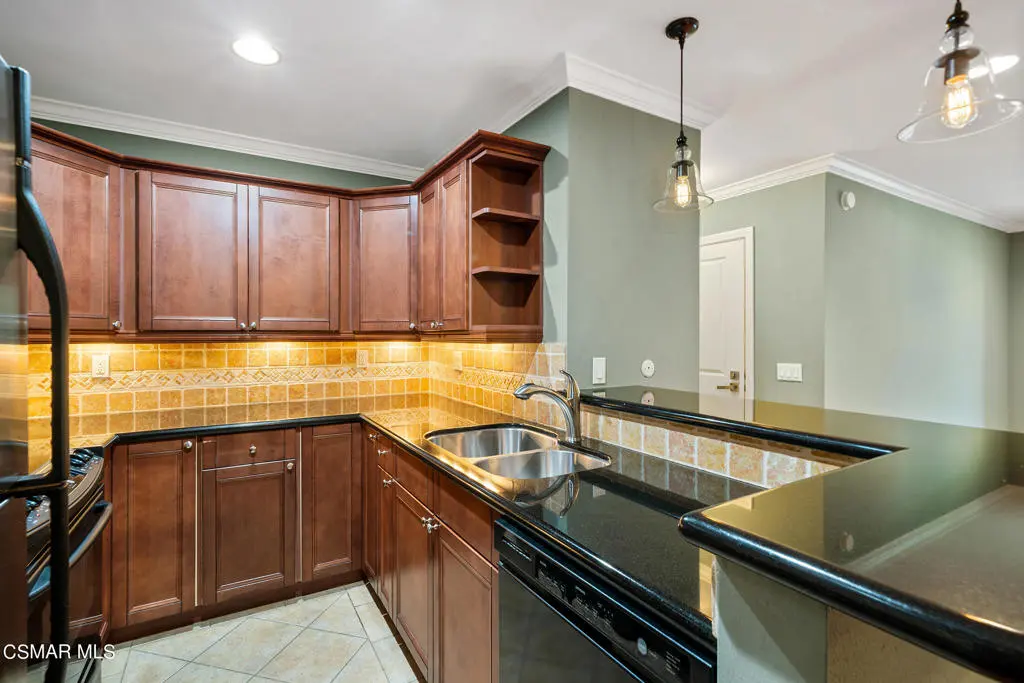 Condominium for rent at 23663 Park Capri 144, Calabasas, CA featuring 1 bed and 1 bath