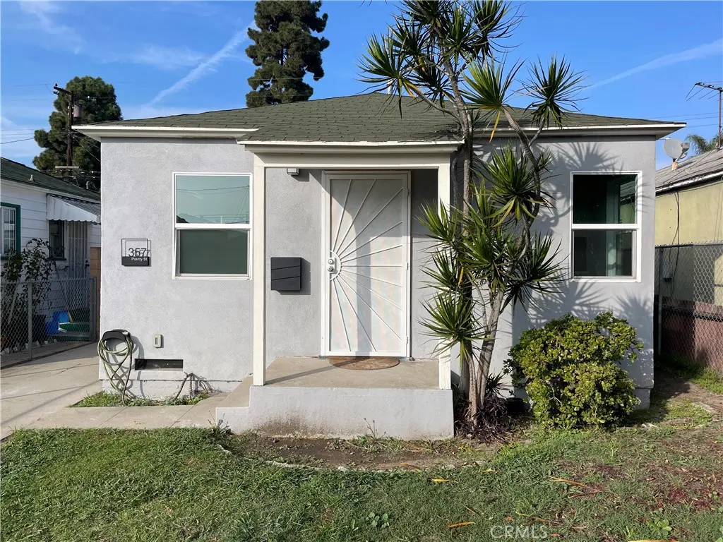 Duplex for rent at 357 E Plenty Street, Long Beach, CA featuring 1 bed and 1 bath