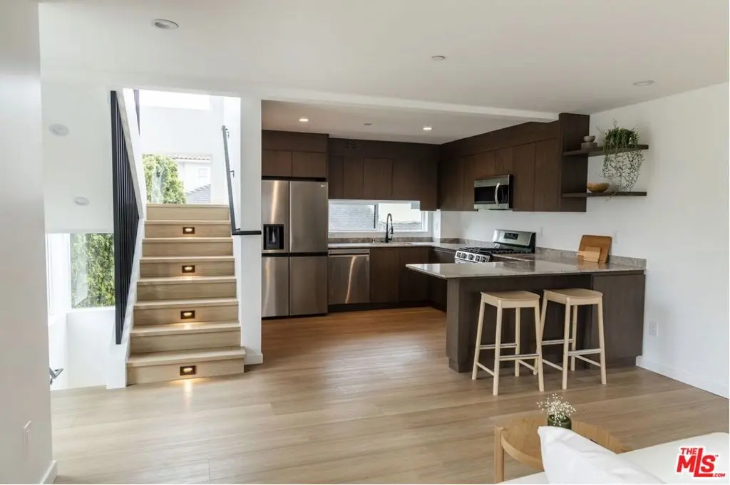 Condominium for rent at 921 N Mariposa Avenue 1/2, Los Angeles, CA featuring 3 beds and 4 baths
