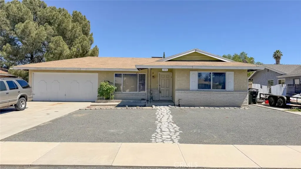 Single Family Residence for sale at 568 Kerilyn Lane, Hemet, CA featuring 2 beds and 2 baths