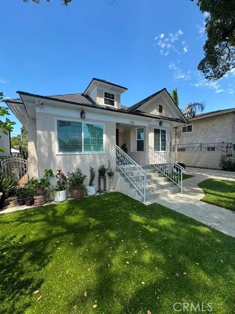 Residential Lease for rent at 717 E 27th, Los Angeles, Los Angeles County, CA featuring 3 beds and 2 baths