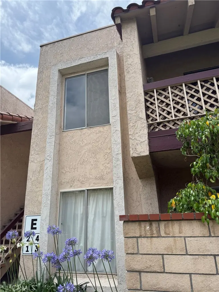 700 W La Veta E4, Orange, CA — listing photo 1