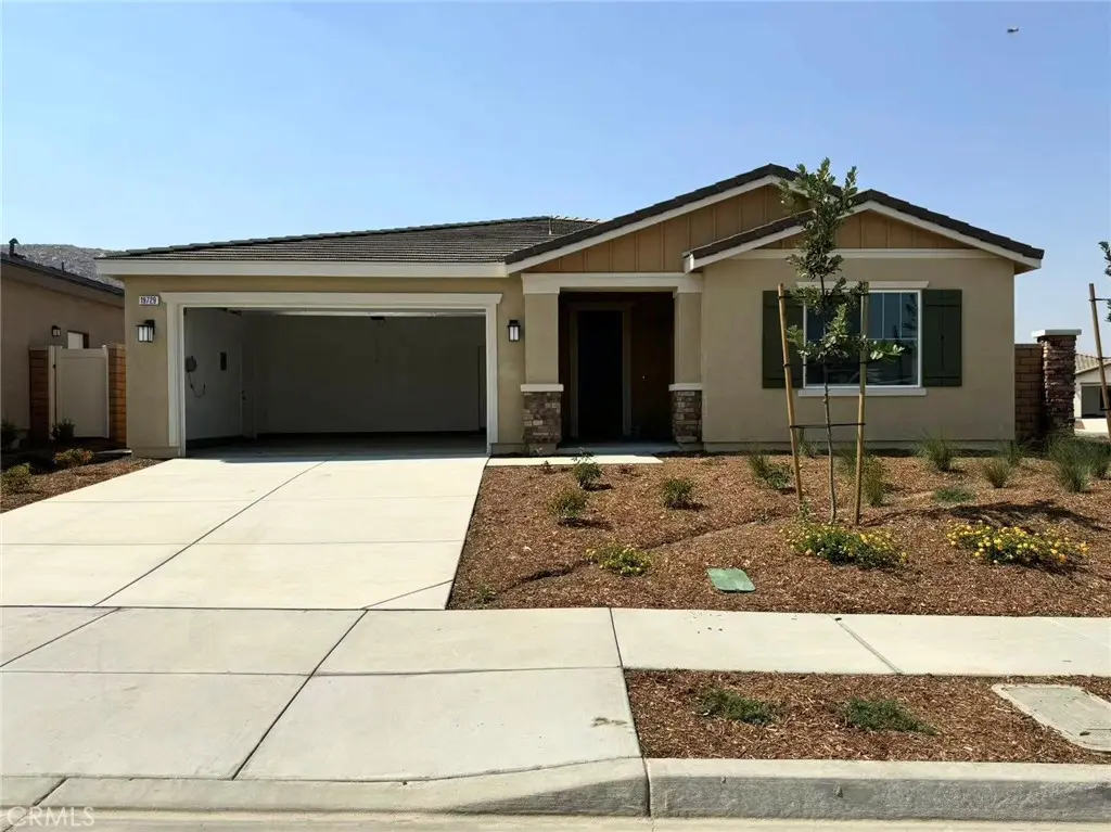Residential Lease for rent at 19729 Sunkissed Ridge Dr, Riverside, Riverside County, CA featuring 4 beds and 2 baths
