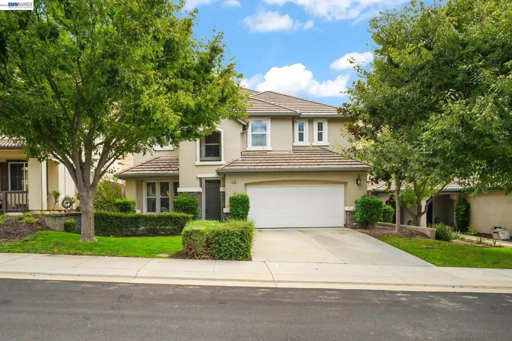 Single Family Residence for sale at 9100 Golf Canyon Dr, Patterson, CA featuring 6 beds and 3 baths