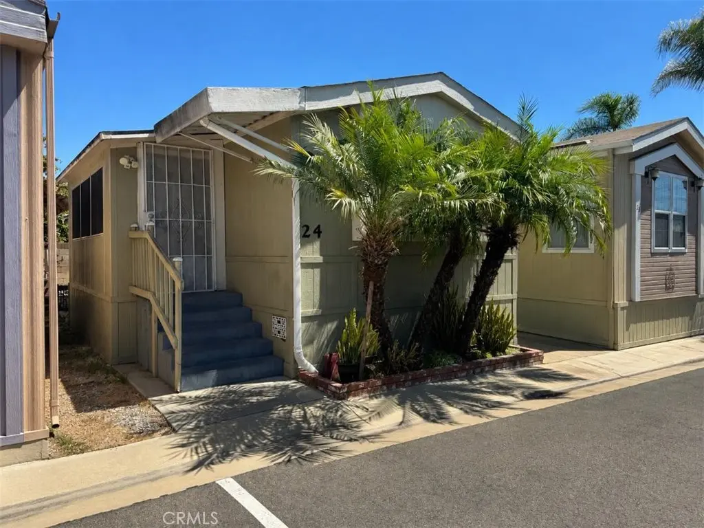 17820 Lakewood Boulevard 24, Bellflower, CA — listing photo 1