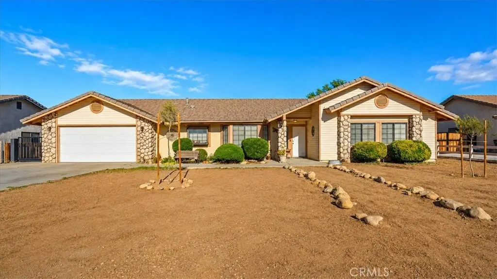 13561 Cuyamaca, Apple Valley, CA — listing photo 1