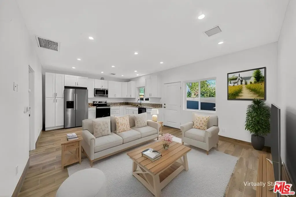 17625 Burbank Boulevard, Encino, CA — listing photo 1