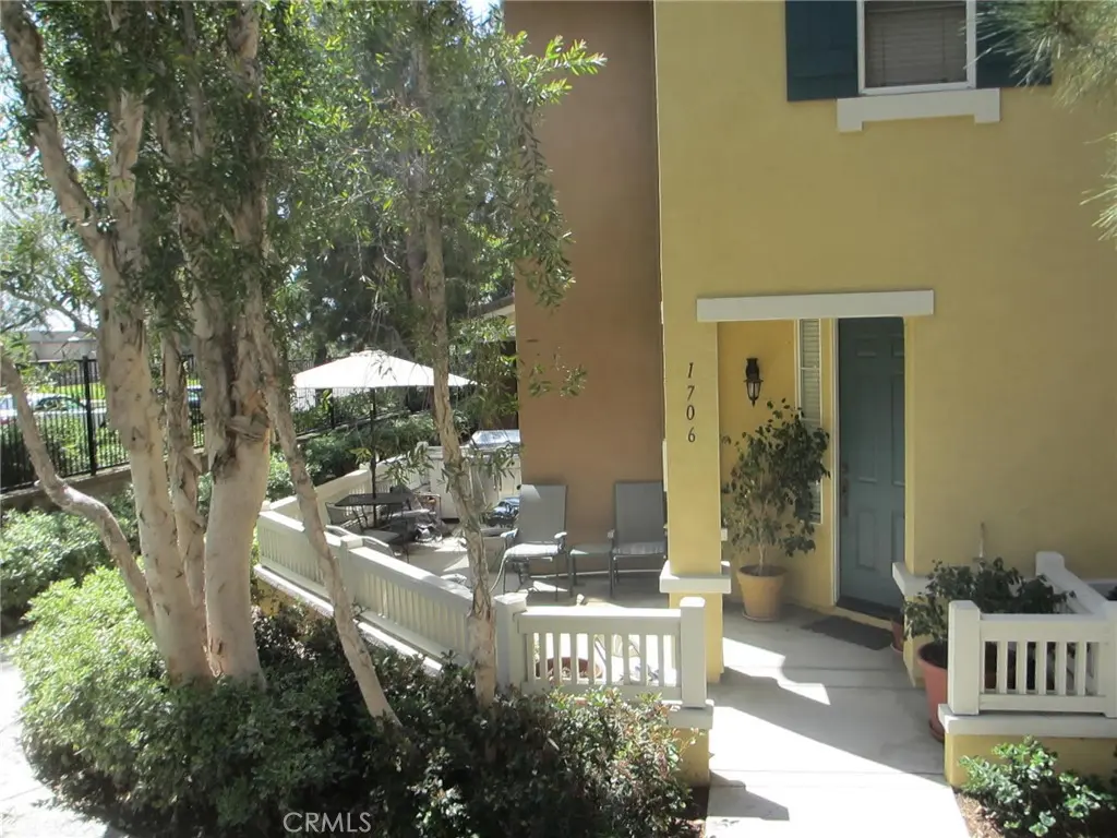 Residential Lease for rent at 1706 Timberwood, Irvine, Orange County, CA featuring 3 beds and 3 baths