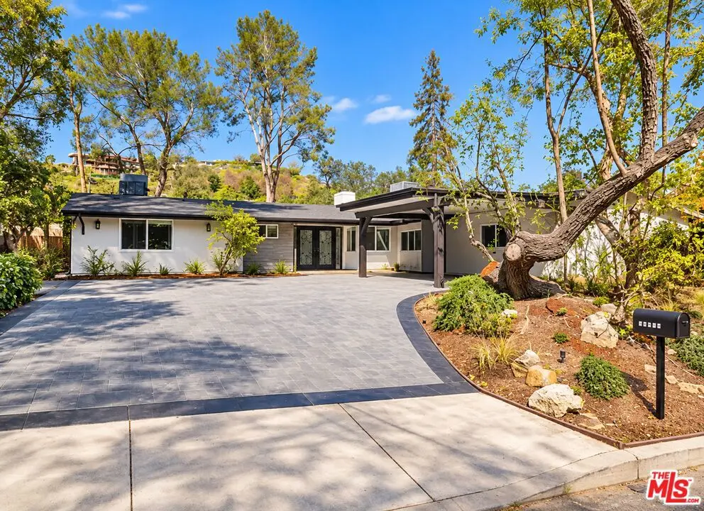 16047 Meadowcrest Road, Sherman Oaks, CA — listing photo 1