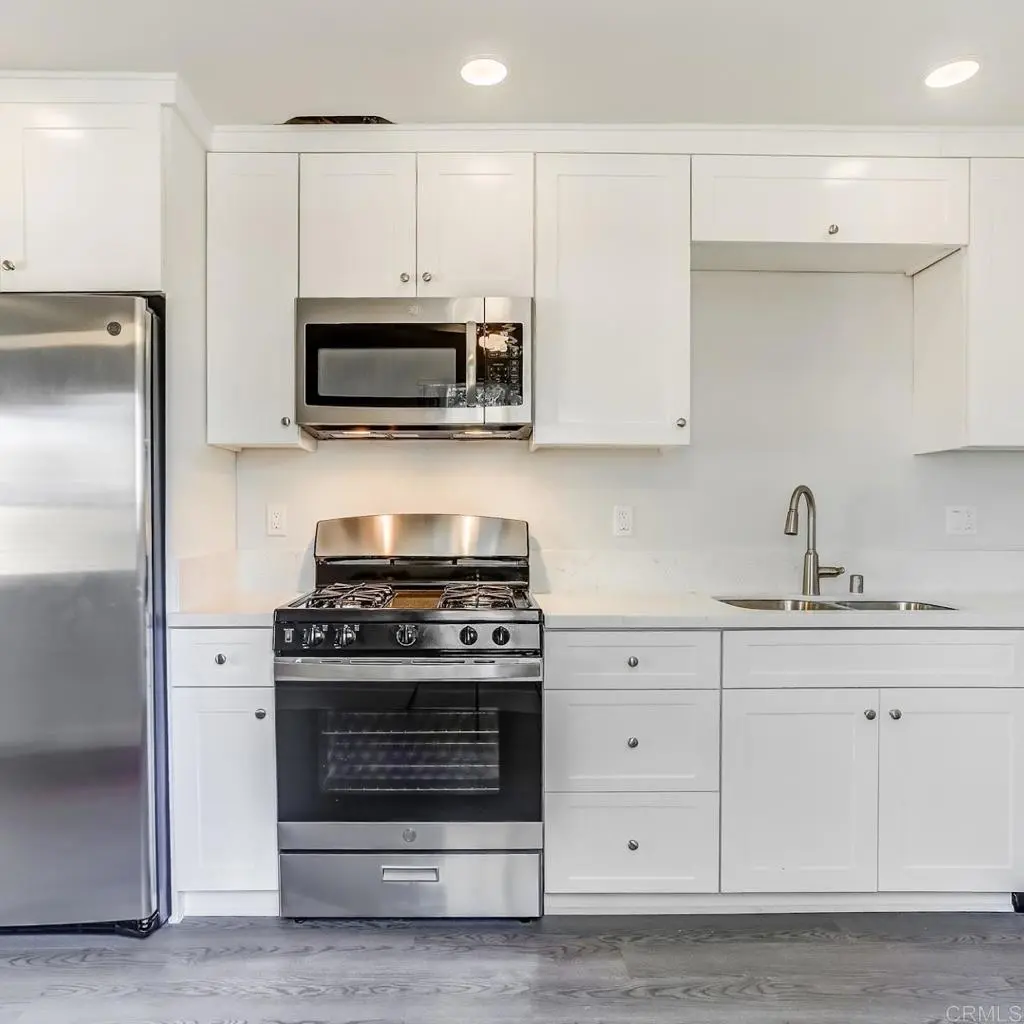 1031 E Pennsylvania Avenue, Escondido, CA — listing photo 1