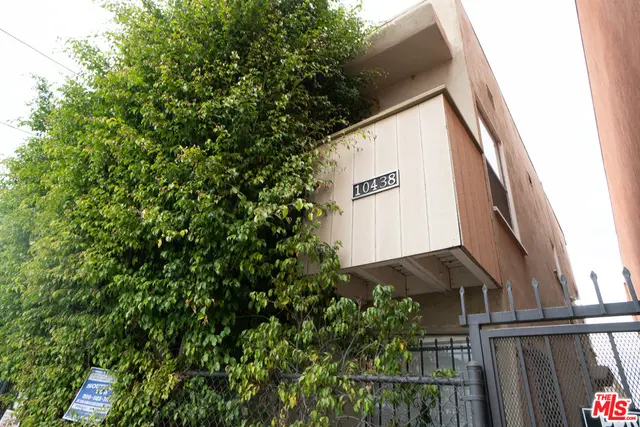 10438 Santa Monica Boulevard 4, Los Angeles, CA — listing photo 1