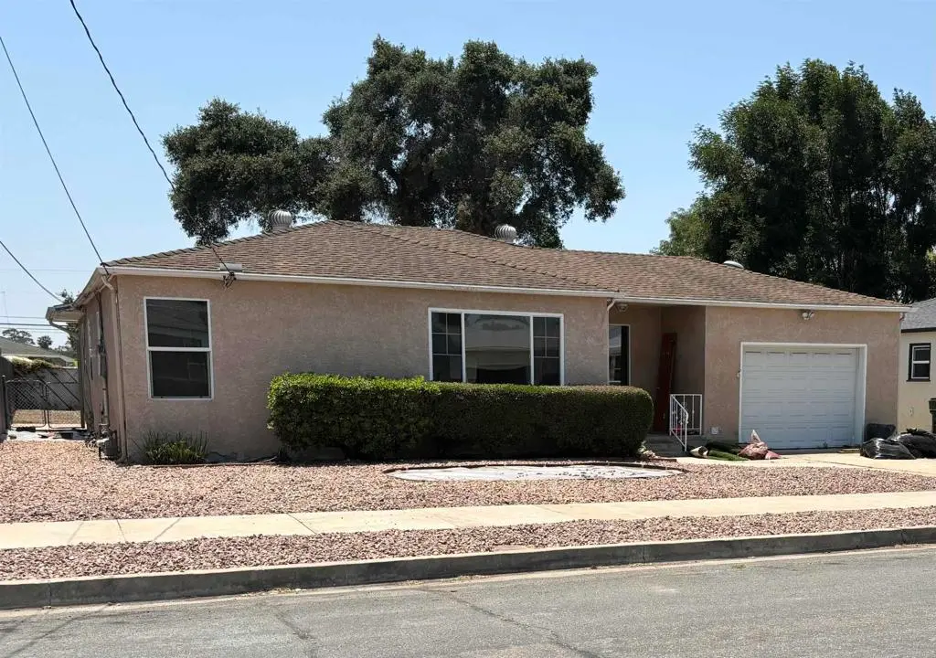 Single Family Residence for rent at 176 Millan Street, Chula Vista, CA featuring 3 beds and 3 baths