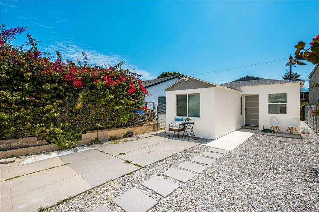 Single Family Residence for sale at 5157 Inglewood, Los Angeles, CA featuring 3 beds and 1 bath