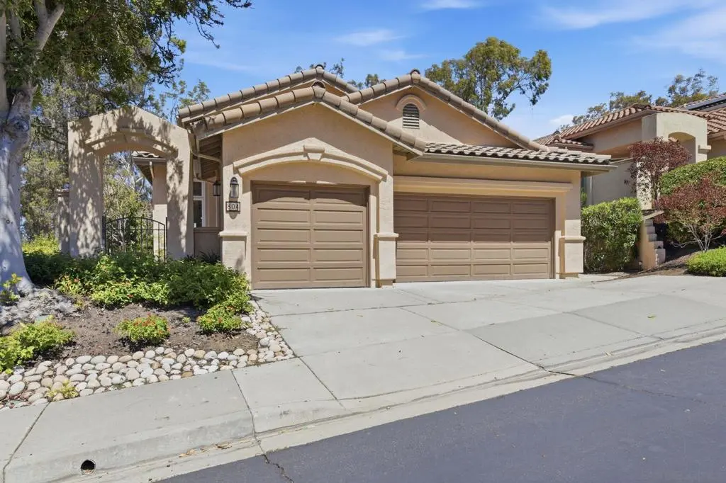 804 Calle Montera, Escondido, CA — listing photo 1