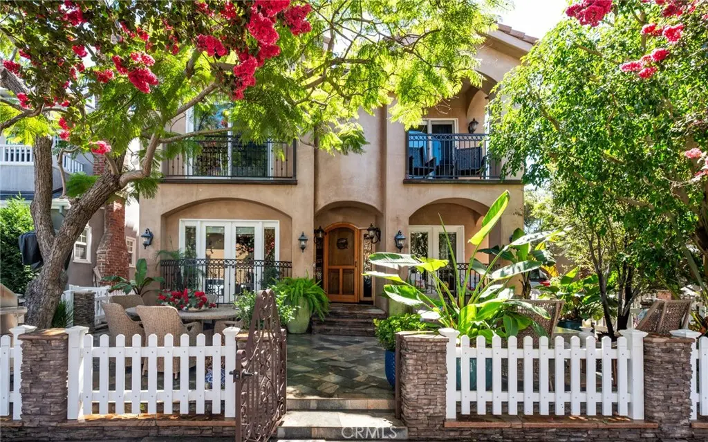 Single Family Residence for sale at 132 Park, Long Beach, CA featuring 4 beds and 4 baths