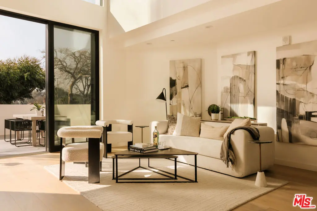 Condominium for sale at 2919 Waverly 101, Los Angeles, CA featuring 2 beds and 2 baths