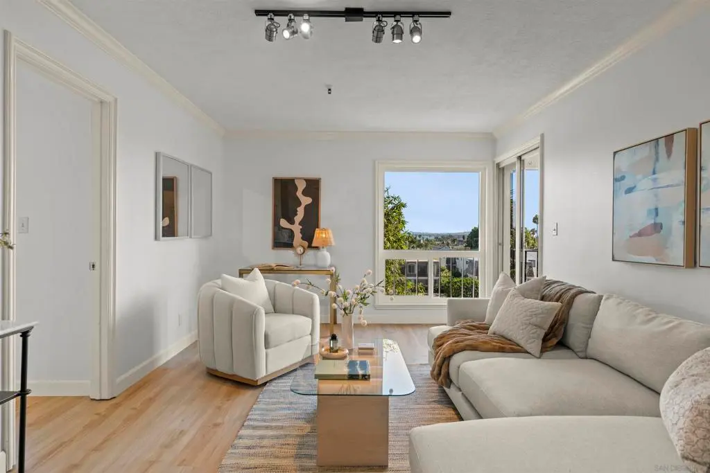 Condominium for sale at 4730 Noyes St 204, San Diego, CA featuring 2 beds and 2 baths