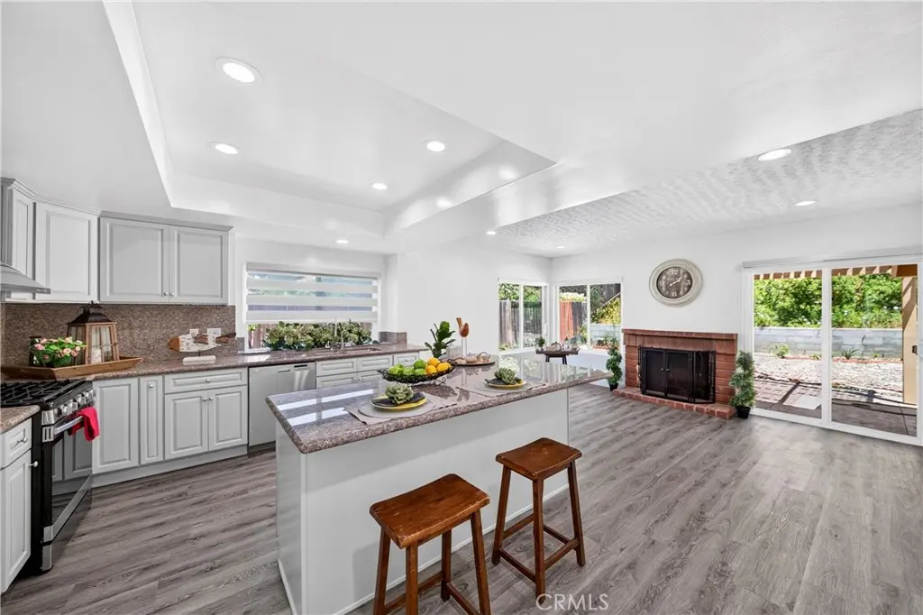 404 Continental Ct, Newbury Park, CA — listing photo 1