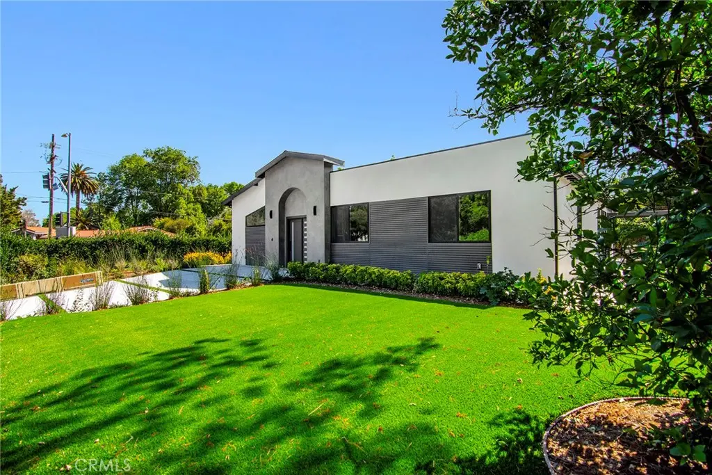 20100 Hatteras Street, Woodland Hills, CA — listing photo 1