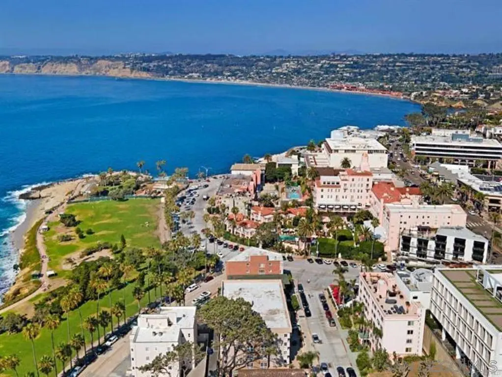 Single Family Residence for rent at 1040 Coast Blvd S 201, La Jolla, CA featuring 2 beds and 2 baths