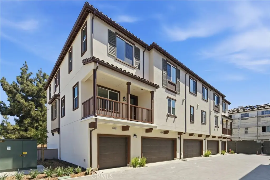 Townhouse for sale at 6648 Via Vista, Pico Rivera, CA featuring 3 beds and 4 baths