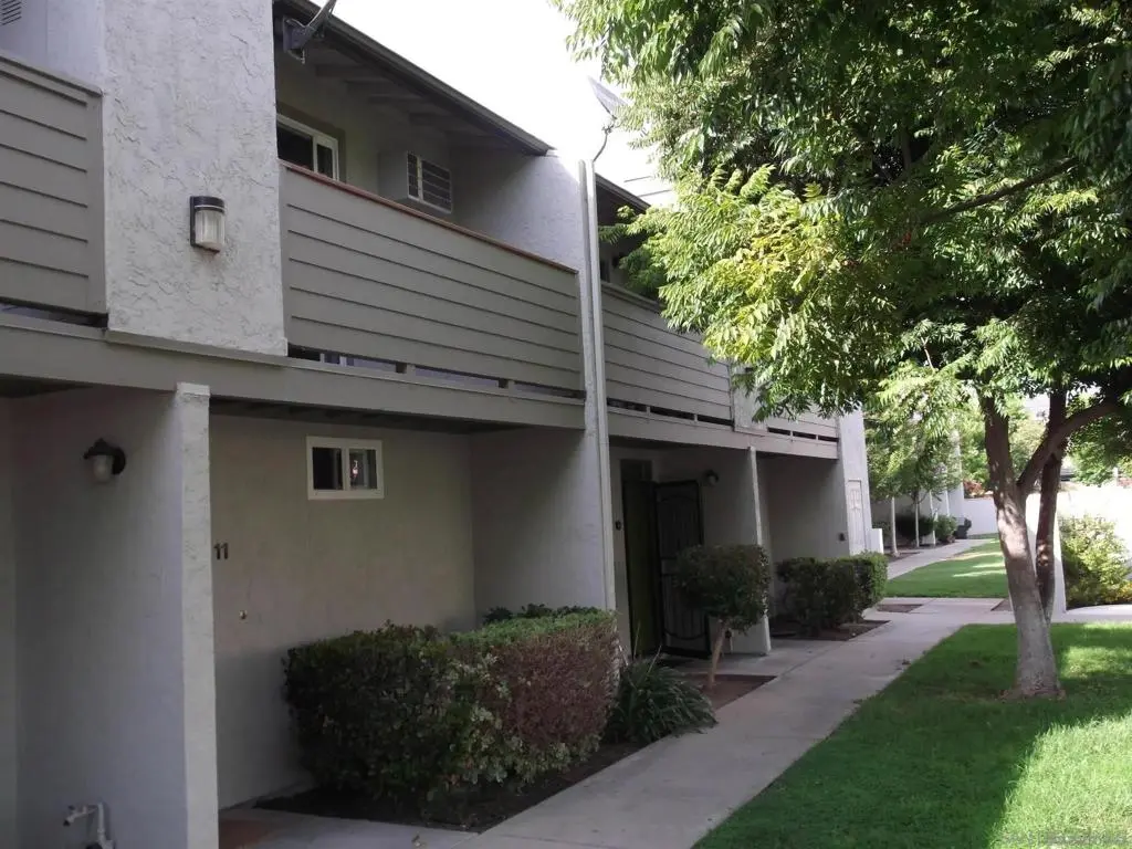417 N Citrus Dr 18, Escondido, CA — listing photo 1