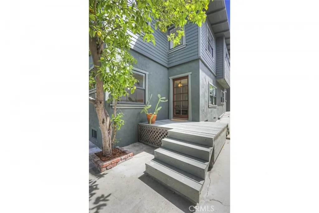 Duplex for rent at 4417 Berenice, Los Angeles, CA featuring 3 beds and 1 bath
