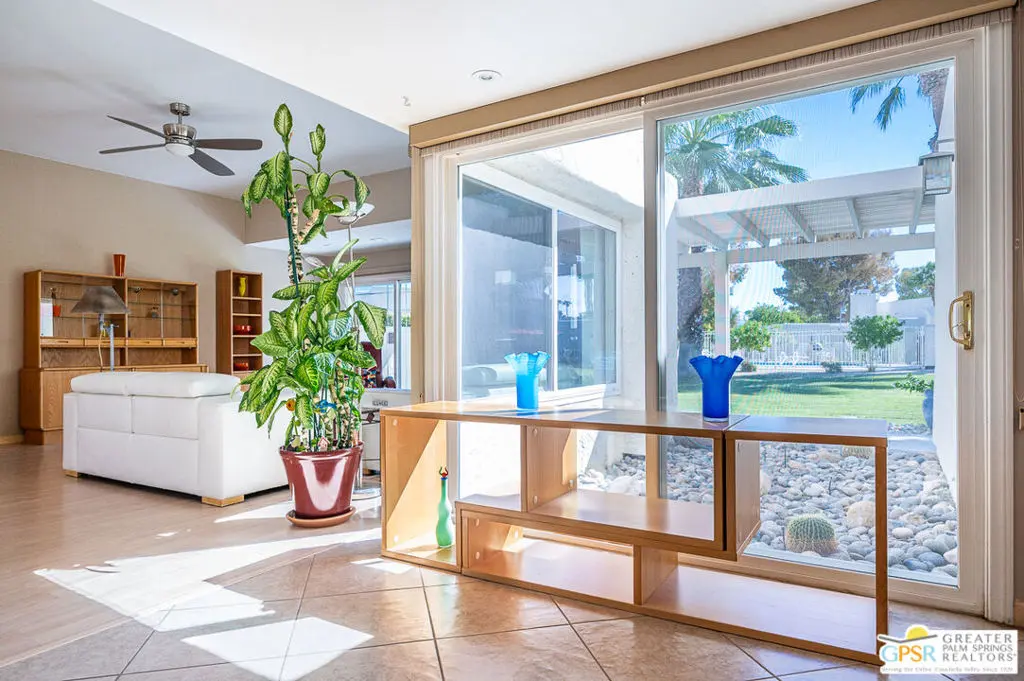 5980 Paradise Plaza, Palm Springs, CA — listing photo 1