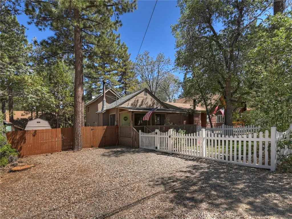 327 Wabash, Sugarloaf, CA — listing photo 1