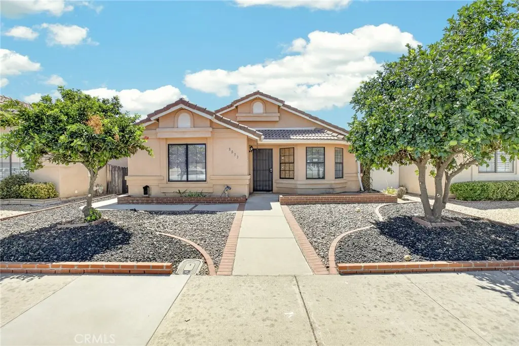 Single Family Residence for sale at 3033 W Fruitvale, Hemet, CA featuring 2 beds and 2 baths