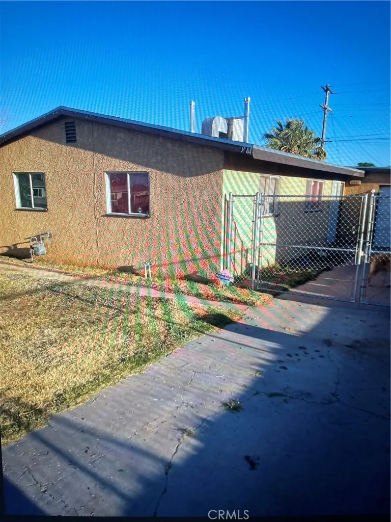 944 E Elizabeth, Barstow, CA — listing photo 1