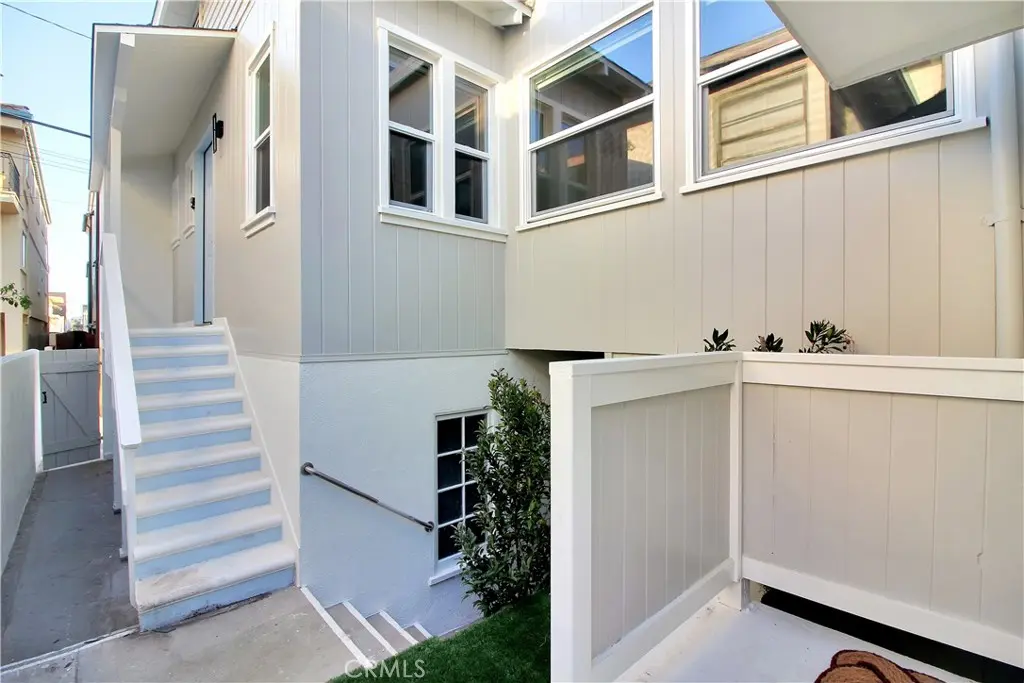 230 30th Street, Hermosa Beach, CA — listing photo 1