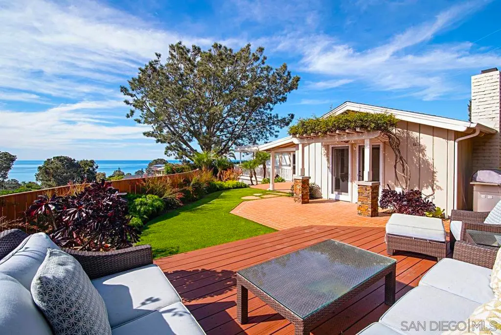 Single Family Residence for rent at 573 Amphitheatre Dr, Del Mar, CA featuring 4 beds and 3 baths