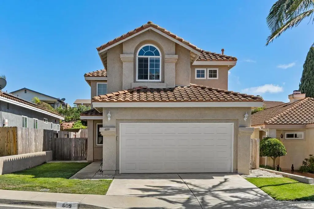 609 Paseo Rio, Vista, CA — listing photo 1