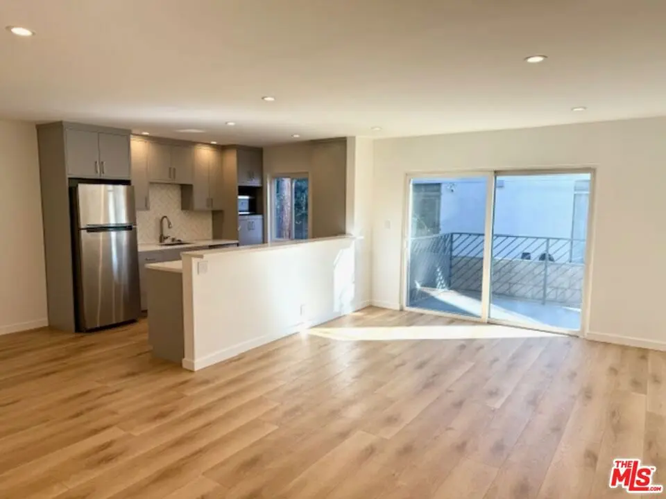 8115 Romaine Street 5, West Hollywood, CA — listing photo 1