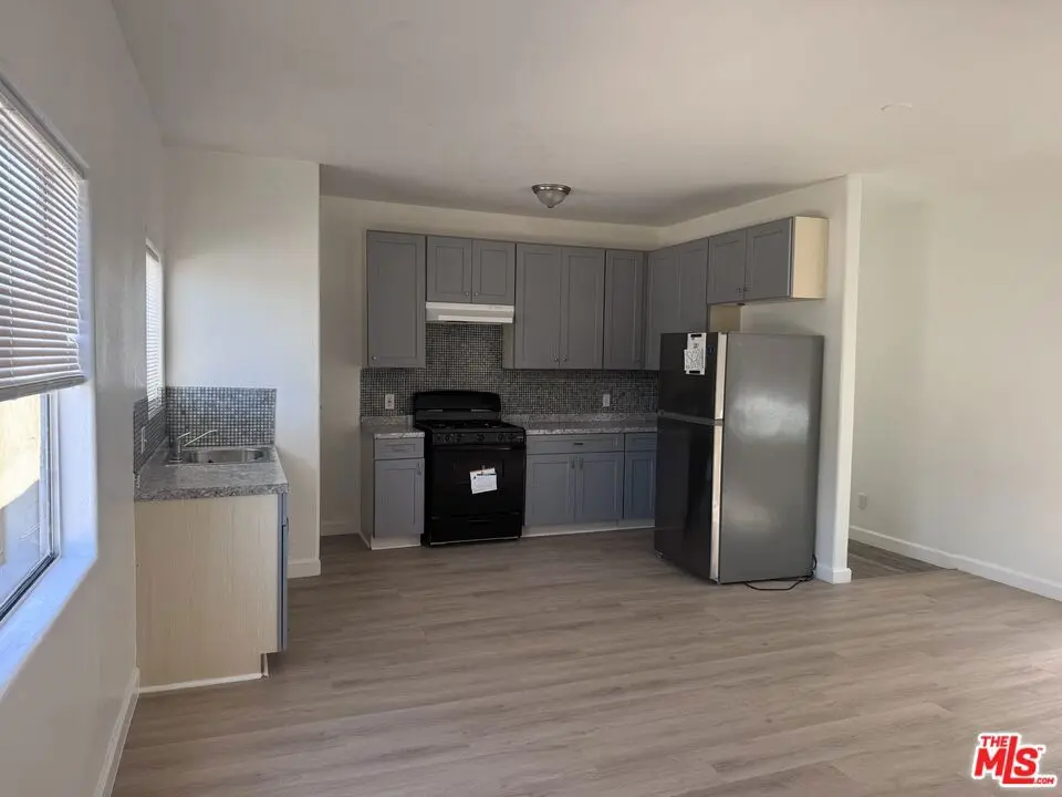 Single Family Residence for rent at 10406 Avalon Boulevard, Los Angeles, CA featuring 3 beds and 1 bath
