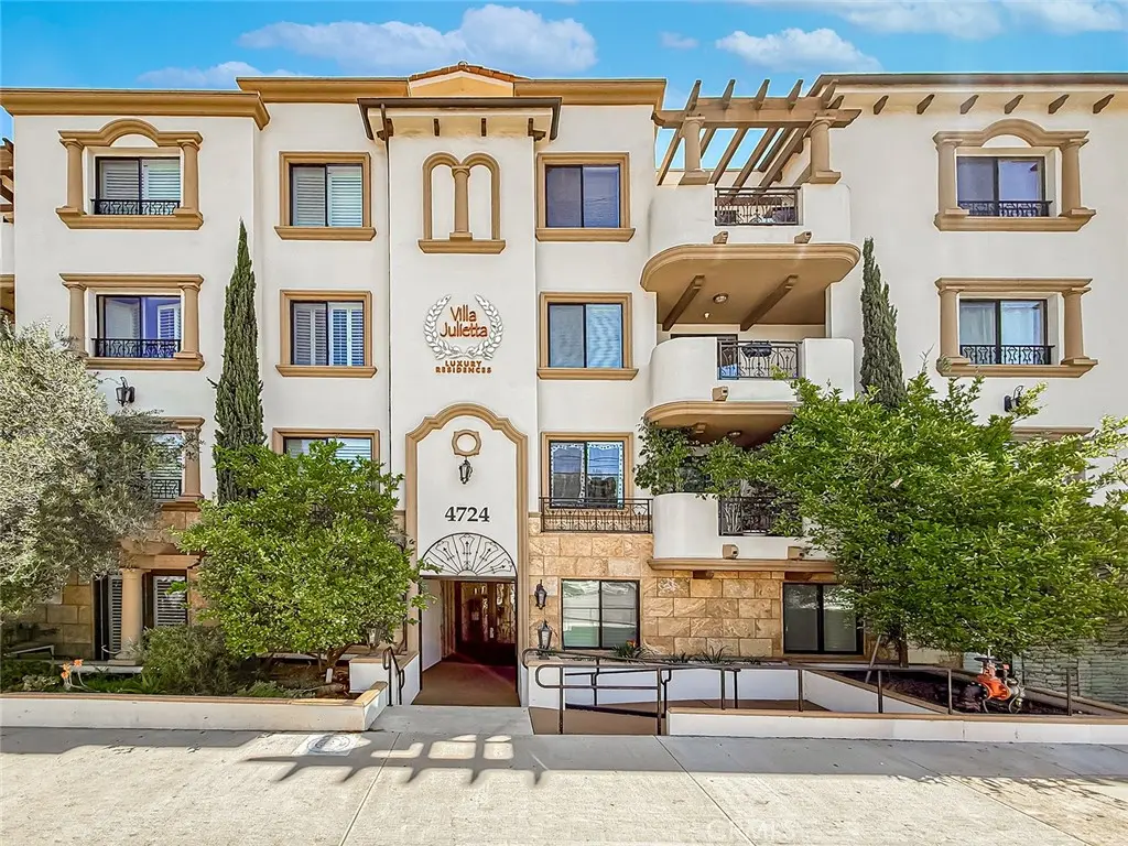 4724 Kester 109, Sherman Oaks, CA — listing photo 1