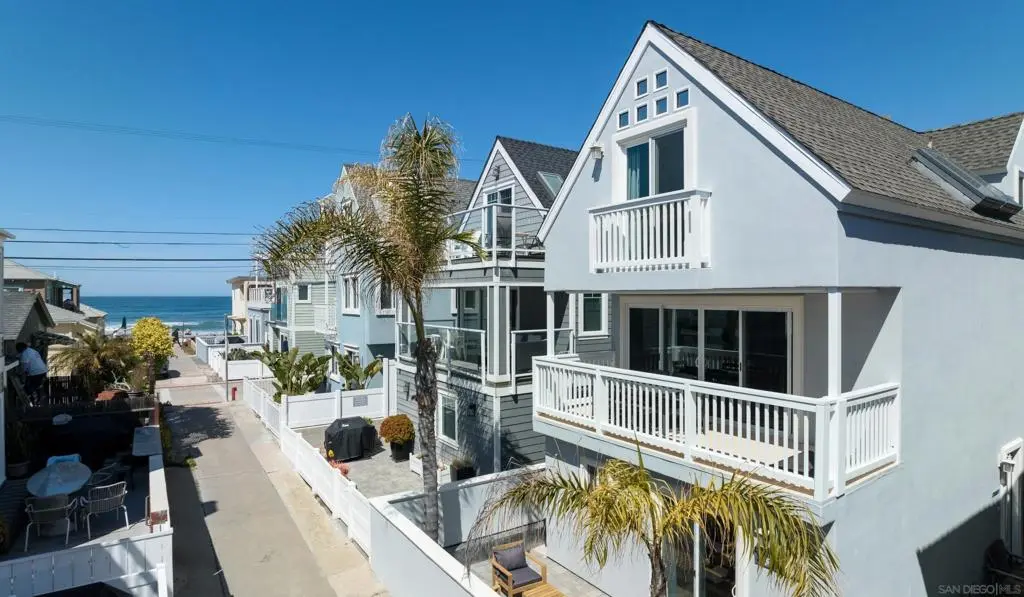 Single Family Residence for sale at 724 Seagirt Ct, San Diego, CA featuring 3 beds and 3 baths